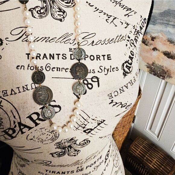 VTG French Republique Francaise Faux Pearl Antique Coin Dangle Statement Neckla - Picture 7 of 15